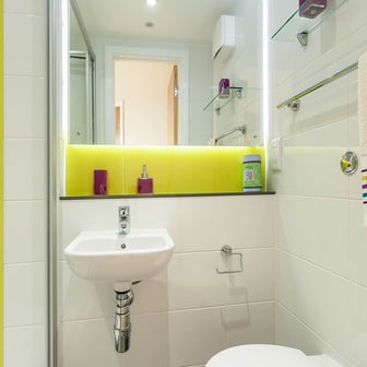 Classic En Suite - Image 4